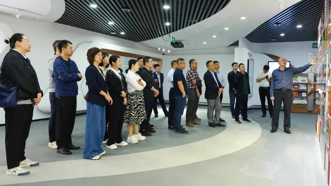 哈爾濱市在深圳掛職干部到訪豐農(nóng)控股考察交流