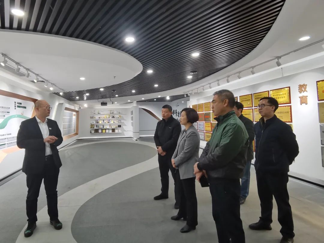 廣西農業(yè)農村廳副廳長歐毅霞到豐農控股考察交流，共探農業(yè)合作新機遇